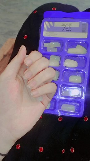 Artificial Nail Display and Selection Process