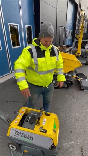 12 reactions | How do you remove the battery from a Wacker Neuson zero emission machine? Turns out the solution is very simple! #zeroemissions #allittakes #KHMaskin #medverk | Wacker Neuson | Facebook