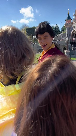 Meeting Gaston @Disneyland Paris ✨ #gaston #beautyandthebeast #disneyland #disneylandparis #disneyvillains