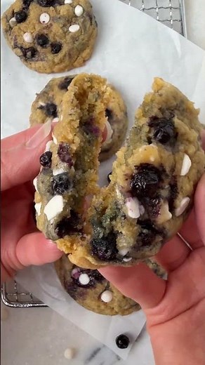 Blueberry White Chocolate Cookies #vegancookies #dairyfreerecipes #whitechocolate #blueberryrecipes