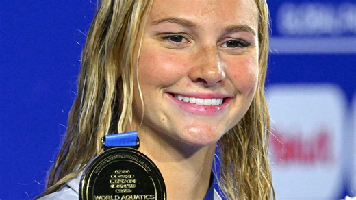 Summer McIntosh wins 2nd gold in quest for 5 at worlds