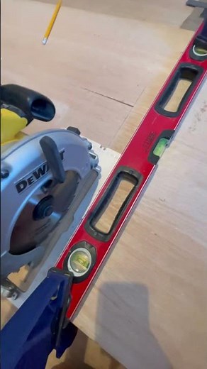 How to use spirit level & clamps as a CUTTING GUIDE.
