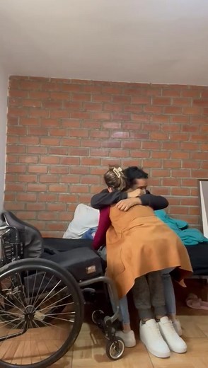 Transfer without a transfer board#disabilityawareness #quadriplegic #sci #wheelchair #friendship