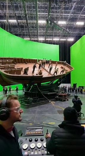 Deck Tilt Rotating Set With Digital Ocean Replacement BTS #Titanic #BTS #BehindTheScenes #MovieSet #Filmmaking #LeonardoDiCaprio #TitanicMovie #HollywoodBTS #VFX #FilmCrew #ReelMagic #TrendingNow #KateWinslet #CinemaLovers #OnSet | Behind the Scenes