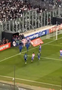 169K views · 414 reactions |   The Colo Colo fans who were inside the stadium last night found out about the tragic incident outside, where two fans sadly died, leading to angy fans broke through the barriers and invaded the pitch the suspension of the match. | Casual Ultra | Facebook