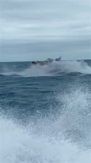 Weather off #KeyWest is not pretty right now. Don't forget to check US National Weather Service Key West Florida before taking your vessel out! A deployed crew from U.S. Coast Guard MSST New York - 91106 #NewYork is on patrol with a U.S. Coast Guard Station Key West boat crew. If you see them, wave hi! #BoatSafe #BoatResponsibly U.S. Coast Guard Atlantic Area Command U.S. Coast Guard Northeast | U.S. Coast Guard Southeast