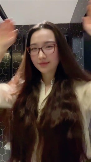 See Tình Trend - Hoàng Thùy Linh #tiktok #shortsfeed #viralvideo