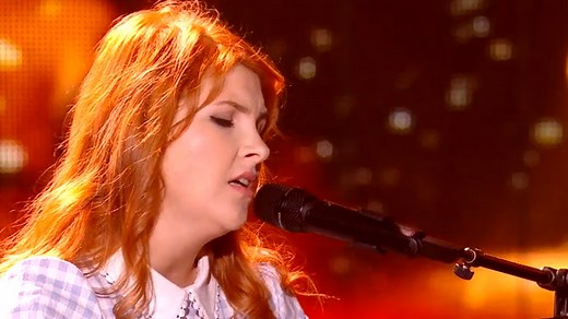 THE VOICE 2020 - Sarah Schwab chante "Derrière l’amour" de Johnny Hallyday