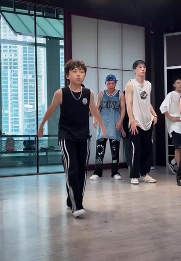 Fieldhouse freestyle 🎶#dance #fypシ #foryou #viral #lovetodance #dancing #music #hiphop #❤️ #showem