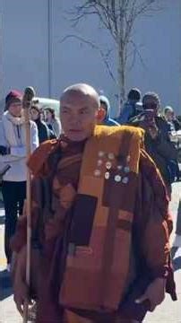 This Peace Walk by Buddhist Monks Is Touching Hearts Across America #peacewalker