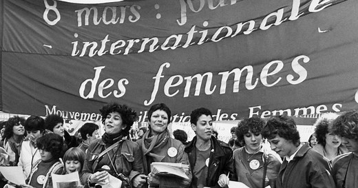 Féminismes : les origines et les différentes vagues d'une lutte en évolution