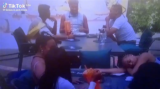 Trixie ubusy talking about how she likes it uNeliswa yena uthi “Ufike ngexesha eliwrongo uBafo”😭😭😂😂🤚🏾🤚🏾