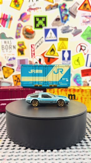 Hot Wheels DMC DELOREAN Fabricado entre 1981 y 1983 por la empresa DeLorean Motor Company, este deportivo destaca por su carrocería de acero inoxidable sin pintar y sus inconfundibles puertas de apertura vertical tipo “alas de gaviota. #hotwheels #delorean #BacktotheFuture #diecast #mattel