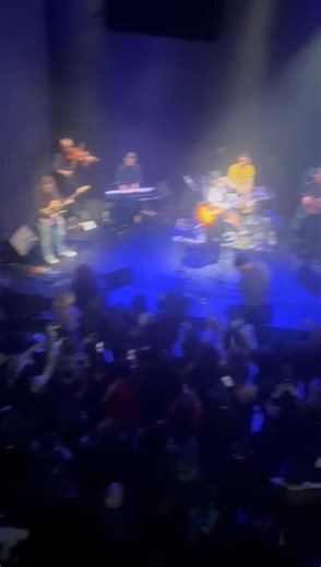 CONCERT KABYLE POUR LA DIGNITÉ ET LA LIBERTÉ Un concert kabyle exceptionnel a rassemblé ce soir le jeune et talentueux artiste Agur Sarahwi, dans une ambiance vibrante où le drapeau du peuple kabyle libre a été chaleureusement accueilli, aux côtés des enfants de la dignité et de la liberté. Rendez-vous le 14 décembre 2025 Pour célébrer un jour historique : la proclamation de l’indépendance de la Kabylie. CAP Kabylia | CAP Kabylia
