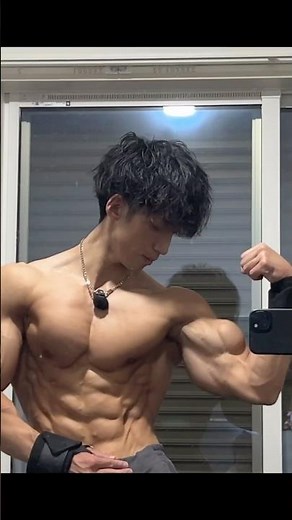 次の大会は水抜きやクレアチン抜きをしない調整をしてバルクを残す💪 #筋トレ #筋肉 #トレーニング #ホームトレーニング #ボディビル