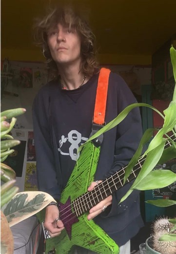 Christening the new bass #muse #supermassiveblackhole #blackholesandrevelations #bass #basstok #basscover #xbass @Muse @mayburyguitars