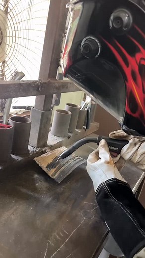 12 reactions | Our student in action practicing flux core welding (FCAW)~A-1 Welding Classes #alweldingclasses #skilledtrades #tradeschools #futureweldersofamerica #learnatradethatneverfades | A-1 Welding | Facebook