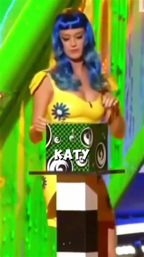 When Singers Get Slimed On Stage 😭💚