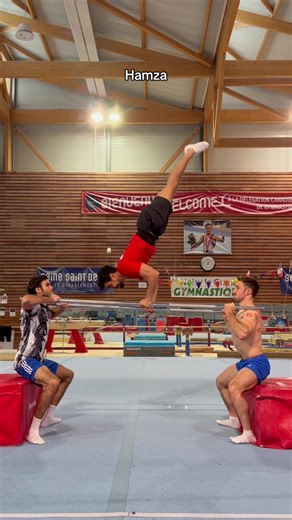 C’est plus dure avec des barres d’altero 🫠😇 @Lorenzo Pambianchi @Sébastien Lambert #gymnastique #challenge #defi #gym #humour
