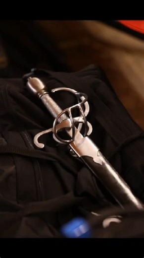 ⚔️ W miniony weekend w Kątach Wrocławskich odbył się I Jarmark Szermierczy PFDESW. Spotkaliśmy się w federacyjnym gronie: Historyczne Sztuki Walki, Freifechter Wrocław, Vectir - Stowarzyszenie Dawnych Europejskich Sztuk Walki, Rycerska Sztuka Fechtunku FEDER, Signum Polonicum Wrocław, Stowarzyszenie ARMA - PL. Postawiliśmy na format szkoleniowo-sparringowy: wspólną interpretację źródeł 📜 i sprawdzanie rozwiązań w realiach sali szermierczej 🤺 Trzymaliśmy wspólny mianownik: wszystkie omawiane te