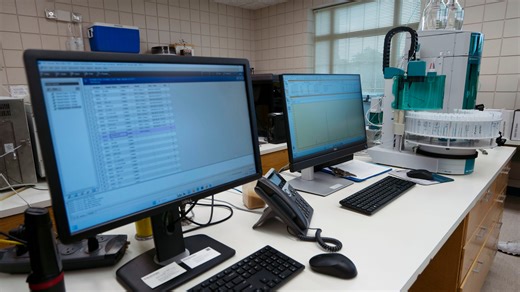 Watch as a Des Moines Water Works chemist shows how nitrate tests are conducted