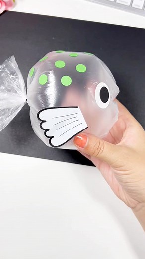 113K views · 547 reactions | Use a fresh-keeping bag to make a fish, try it quickly! #parentchildcrafts #handmadediy #upcycling #kindergartenhandmade #creativecrafts #kidscrafts #diyprojects #familyfun #handmadeart #fishcrafts | paper craft ideas | Facebook