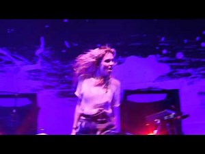 Grimes - Oblivion LIVE HD (2016) Los Angeles Shrine Expo Hall
