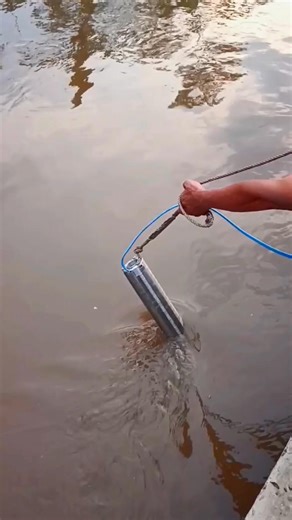 Testing a submersible water pump before inserting it into a new water well drilling hole. #waterpump #drilling #waterwell #fyp | TirtaJaya Bor