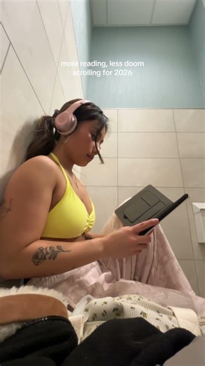 your sign to stop doom scrolling and pick up a book!! 🦋📖 #motivation #inspire #selflove