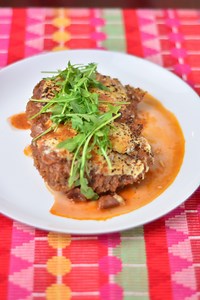 Get ready to take your taste buds on a trip to Argentina with this delicious Beef Milanesa recipe! Crispy, juicy, and oh-so-satisfying, it's the perfect dinner for any night of the week. Give it a try and thank us later! 🤤🍴 #beefmilanesa #argentiniancuisine #dinnerinspiration | La Fe Foods