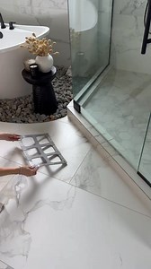 🛁 Just replaced my old fabric bath mat with this Dorai Home Stone Bath Mat, and I’m never going back! 😍 It dries instantly, feels amazing under your feet, and makes my bathroom look like a spa 🧖‍♀️✨ 👇 Tap the comment section to see where I got it! #bathroomdecor #bathroominspo #bathroomorganization #homeaesthetic #bathroommakeover #interiorinspo #cozyhome #amazonfinds #stonebathmat #minimalisthome #duyencd #homemini | Interior Decor World