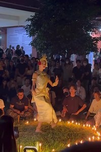 🇰🇭 𝐈𝐍𝐕𝐎𝐂𝐀𝐓𝐈𝐎𝐍 | Miss Universe Cambodia 2025, candidate No. 15 Kon Ant performed a traditional Cambodian dance that transcended pageantry, invoking the spirits of ancestors and celestial guardians of Cambodia to protect the country from the shadow of war. Surrounded by a silent, respectful crowd, her performance became a spiritual call for peace and unity. Rooted in ancient apsara and royal invocation traditions, the dance is historically used to connect with divine forces in times of