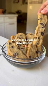 Chocolate Chip Cookie Fries🍪🍟 Ingredients Half Nestle Toll House Chocolate Chip Cookie Dough Bar (or 12 squares) 1 tbsp of flour Make it Step 1 Grab a Nestle Toll House chocolate chip break and bake package and break it in half. Step 2 Grab some parchment paper and sprinkle flour on the paper and dough. Top with more parchment paper then knead the dough until it’s flat. Step 3 Grab a knife or fry cutter and slice the dough into vertical fry like shapes. Shave off extra dough and save for later