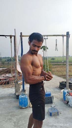 Desi commando on Instagram: "Tricep Exercises at home 100 k follow .. .. @its_rohit__bhai #fitness #fitnessmodel #fitnessmotivation #fit #fitnessworkout #explorepage #explore #workout #homeworkout #bodybuilding #body #gymmotivation #gym #instagram #instagood #instadaily *#instalike #trending #viral #itsrohitbhai #triceps #tricepsworkout"