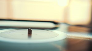 Download A spinning recordplayer for free