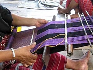 Weaving a scarf