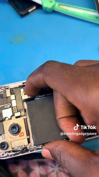 iPhone 14 and 15 Disassembly Guide