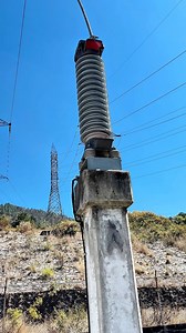 Apartarrayos en línea de subestación eléctrica #learning #electrician #electricista #subestacioneselectricas #LINEADETRANSMISION #ingenieriaelectrica #electricalengineering #electricidad #Apartarrayos #dispositivoselectricos #MantenimientoElectrico #electricalmaintenance #work | Maintenance & Work by Ivan Garcia