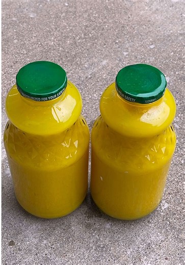 Fat-Burning & Detox Juice for Weight Loss. 🥤 Ingredients •Fresh ginger root, washed well •Turmeric powder or fresh turmeric root •Fresh lemons or lime juice •Agave syrup or raw honey (optional) •Water 🥣 Instructions✔️ \t1.\tWash the ginger thoroughly and cut it into small pieces. \t2.\tAdd the ginger, water, and turmeric powder to a blender. \t3.\tBlend until completely smooth. \t4.\tStrain the mixture twice for a clean, smooth juice. \t5.\tSave the leftover ginger pulp or skin and store it in