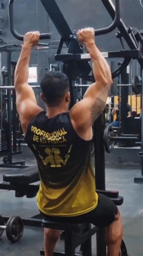 13 reactions | O treino de costas oferece benefícios como melhora da postura, redução de dores crônicas, maior estabilidade da coluna e prevenção de lesões. É fundamental realizar os exercícios sob a orientação de um profissional de educação física para garantir a execução correta e evitar lesões. | AX Fit | Facebook