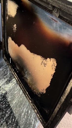 Clean a log burner glass door with me 👌🏻❤️