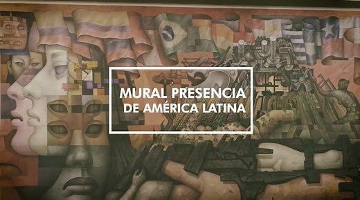 #PatrimonioUdeC: El mural Presencia de América Latina, pintado entre noviembre de 1964 y abril de 1965, fue creado por el muralista 🇲🇽 Jorge González Camarena en colaboración con artistas chilenos. Su motivo, la fraternidad latinoamericana, hoy da la bienvenida a la Pinacoteca #UdeC | Universidad de Concepción