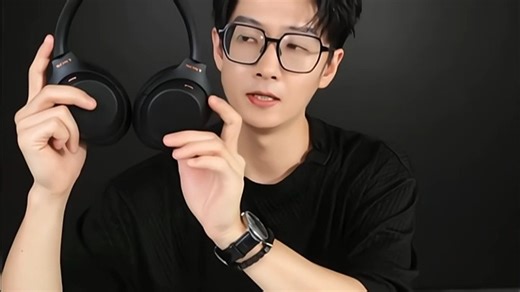 索尼WH-CH510头戴式蓝牙无线耳机，高性价比之选！轻盈舒适佩戴，畅享持久音乐体验。清晰音质 稳定连接，通勤学习好伴侣，开机即连，轻松应对日常所需。