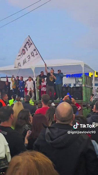 Mitros on fire i detoks Srema u BS izdanju. 🤣 #beogradskisindikat #student #protesti #sremskamitrovica #srednjoskolci #gimnazija