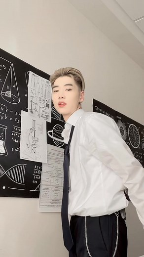 Exploring Scientific Concepts on a BlackBoard