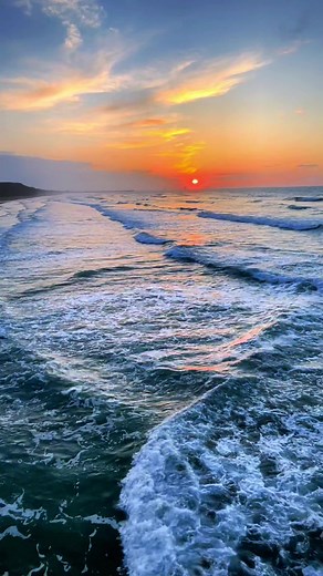 Mesmerizing Beach Sunset Videos with Relaxing Ocean Waves