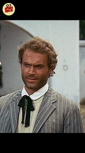 Bestechung von US Geheimagenten ist illegal. Was für ein Glück, dass Bambi (Bud Spencer) und Trinity (Terence Hill) gar keine Geheimagenten sind. Aber das muss ihr Gegenüber ja nicht wissen... Ausschnitt aus „Vier Fäuste für ein Halleluja“ (1971) #terencehill #vierfäustefüreinhalleluja #terrencehill #budspencerterencehill #budspencereterencehill #budspencerofficial #budspencerforever #budspencer #BudSpencer | Best of Bud Spencer & Terence Hill