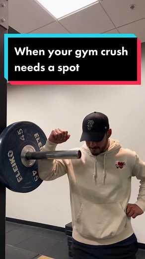 Cuando tu crush del gym necesita ayuda