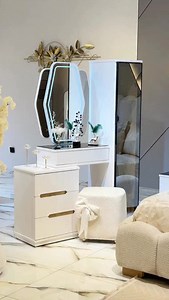 Modèle (Béethoven) 0673242211 / 0549621214 / 0542037523 Fabriqué en bois rouge. Livraison et MONTAGE dans la plupart des wilayas, paiement à la livraison. Caractéristiques et dimensions : Armoire : 2,60 m Lit : 1,60 m / 1,90 m Remarque : Lit coffre disponible à 1 million. Matelas D30 / 20 cm également disponible, de bonne qualité. Pour commander ou pour toute information, veuillez contacter les numéros suivants : 0673242211 0549621214 0542037523 | Meuble zaine