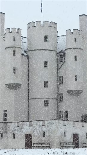 65K views · 3K reactions | A short clip showing snowfall as it fell around Braemar Castle on Thursday 20th Novembver 2025. The first snows arrives this week as temperatures fell, allowing snow to form and fall around the Cairngorms National Park. The good news is that this should be building nicely around the ski resorts now. #braemarcastle #castlesofscotland #snowfall2025 #firstsnow | Aberdeenshire Scotland | Facebook